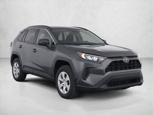 Used 2020 Toyota RAV4 LE FWD image 3