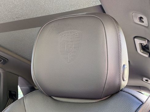 Certified 2024 Porsche Cayenne AWD/4WD image 6