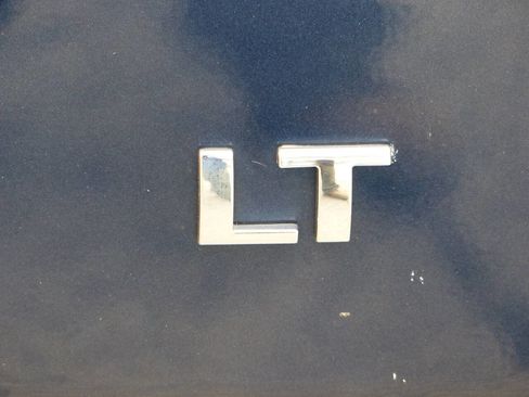 Used 2022 Chevrolet Traverse LT FWD image 14