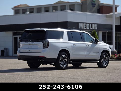Used 2025 Chevrolet Suburban Z71 w/ Z71 Off-Road Package AWD/4WD image 7