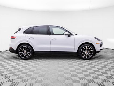 Certified 2023 Porsche Cayenne Platinum Edition image 7