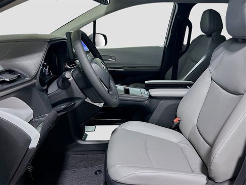 New 2026 Toyota Sienna XLE image 20