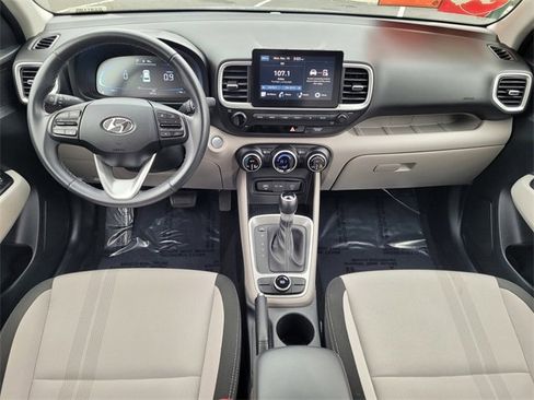 Used 2025 Hyundai Venue SEL image 10