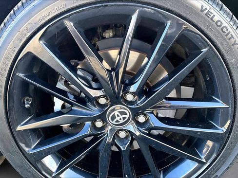 Used 2022 Toyota Camry XSE image 11