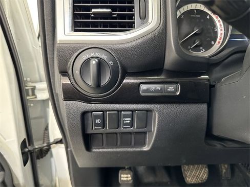 Used 2017 Nissan Titan SV image 30