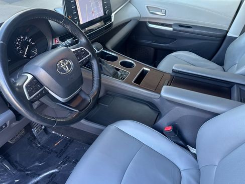 Used 2021 Toyota Sienna XLE w/ XLE Plus Package image 11
