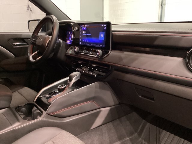 Used 2023 Chevrolet Colorado Z71 w/ Z71 Convenience Package 2 AWD/4WD image 16