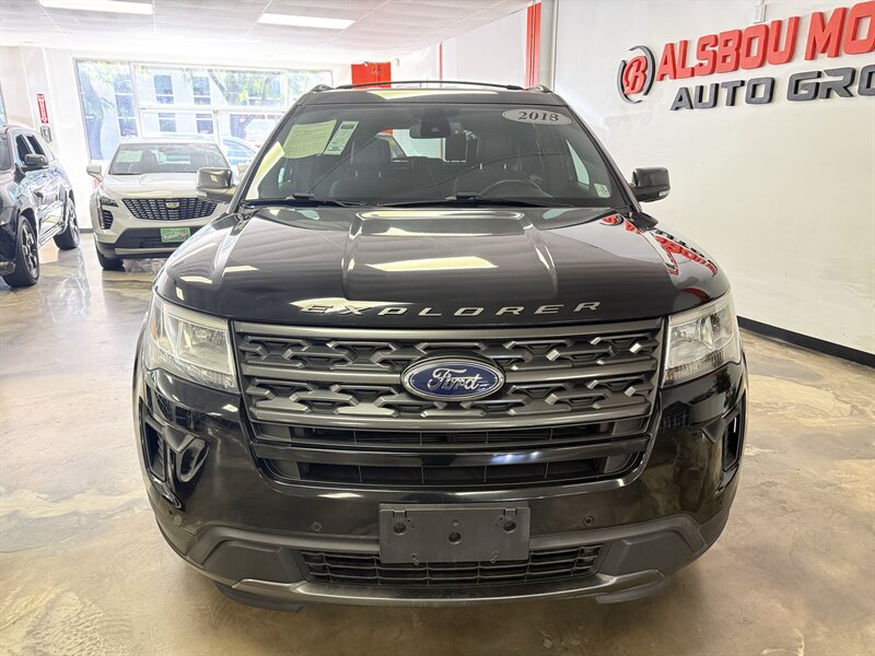 Used 2018 Ford Explorer XLT w/ Equipment Group 202A FWD image 2