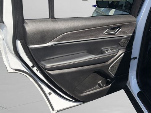 Used 2021 Jeep Grand Cherokee L Limited image 20