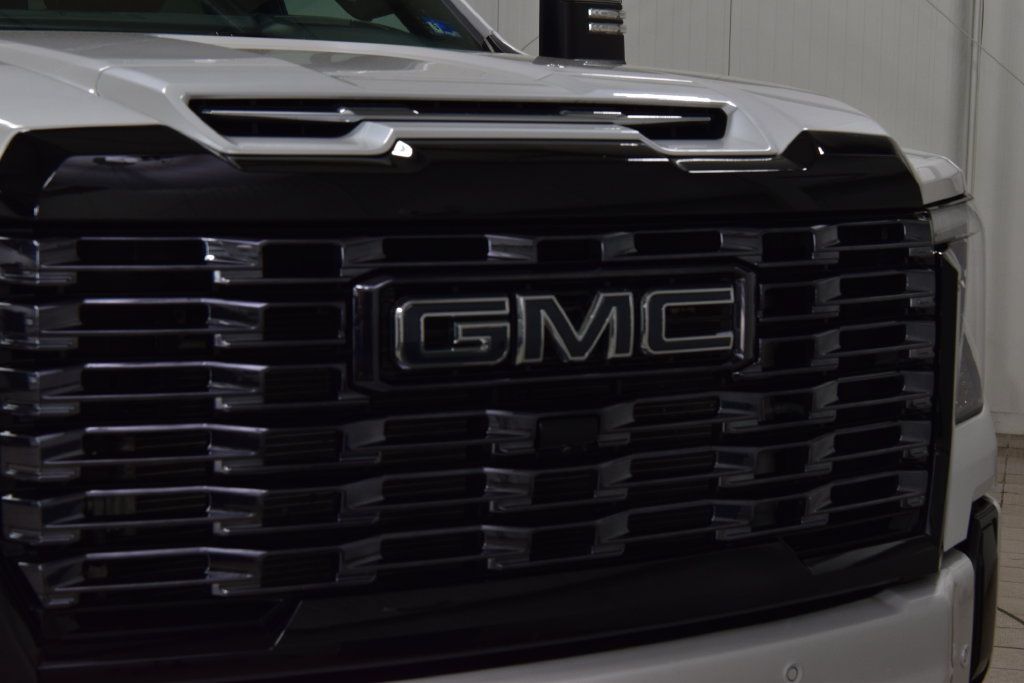 Used 2025 GMC Sierra 2500 Denali Ultimate AWD/4WD image 10