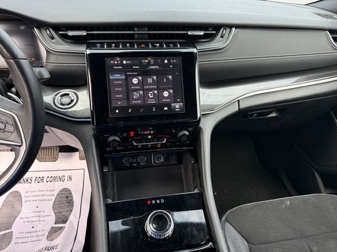 Used 2022 Jeep Grand Cherokee L Laredo image 10