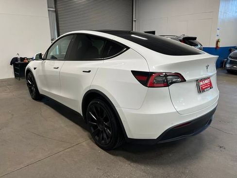 Used 2021 Tesla Model Y Long Range AWD/4WD image 5