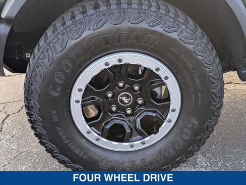 Used 2023 Ford Bronco Badlands image 9
