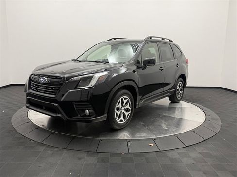 Used 2023 Subaru Forester Premium image 3
