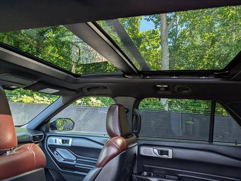 Used 2020 Ford Explorer Platinum w/ Premium Technology Package AWD/4WD image 31