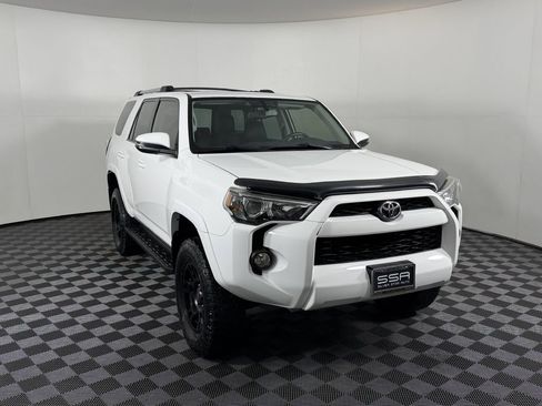 Used 2015 Toyota 4Runner SR5 Premium image 3