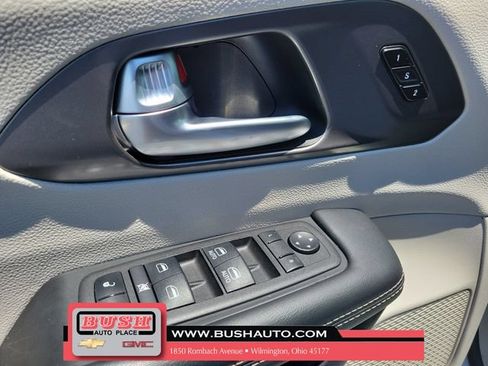 Used 2024 Chrysler Pacifica Touring-L FWD image 19