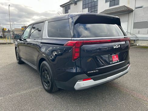 Used 2025 Kia Carnival image 7