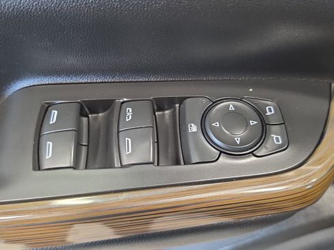 Used 2021 GMC Acadia SLE FWD image 16