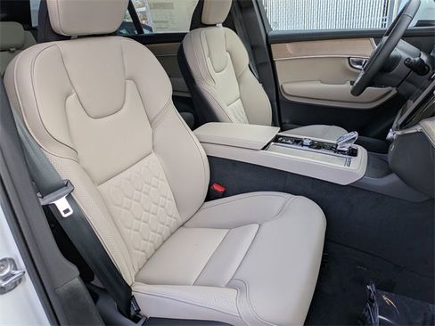 New 2026 Volvo XC90 B6 Plus w/ Protection Package Premier image 18