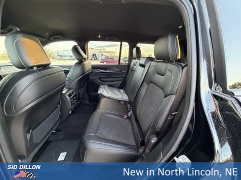 New 2025 Jeep Grand Cherokee Altitude image 15