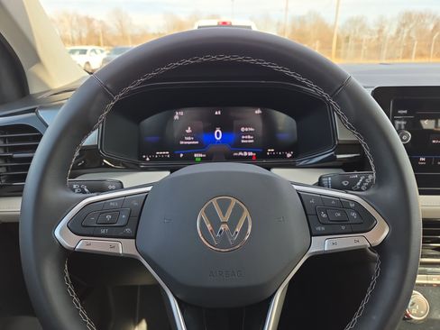 Certified 2025 Volkswagen Taos S image 10