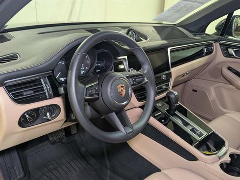 Certified 2025 Porsche Macan image 16