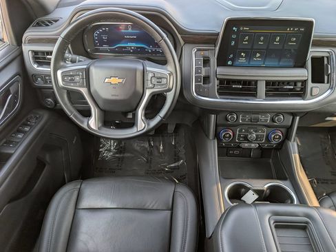 Used 2024 Chevrolet Suburban LT RWD image 10