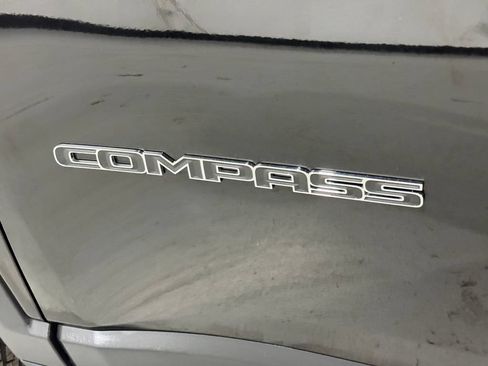 Used 2025 Jeep Compass Latitude w/ Sun & Sound Group AWD/4WD image 30