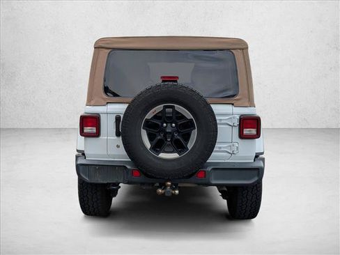 Used 2018 Jeep Wrangler Unlimited Sahara AWD/4WD image 7