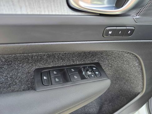 Used 2025 Volvo XC40 B5 Core w/ Protection Package Premier image 25