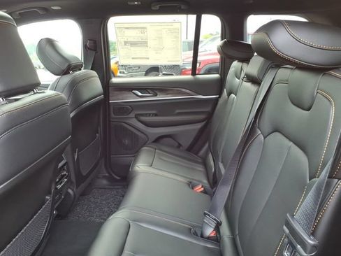 New 2026 Jeep Grand Cherokee Limited AWD/4WD image 7