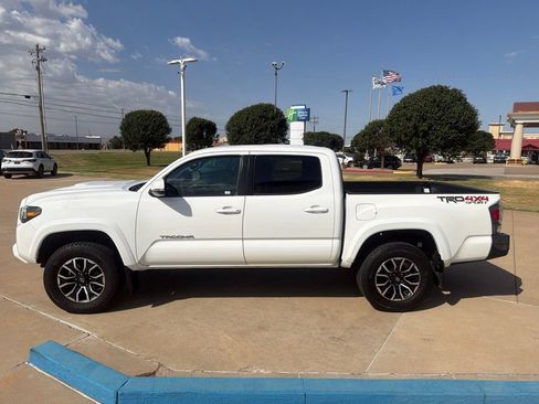 Used 2020 Toyota Tacoma TRD Sport w/ Technology Package AWD/4WD image 7