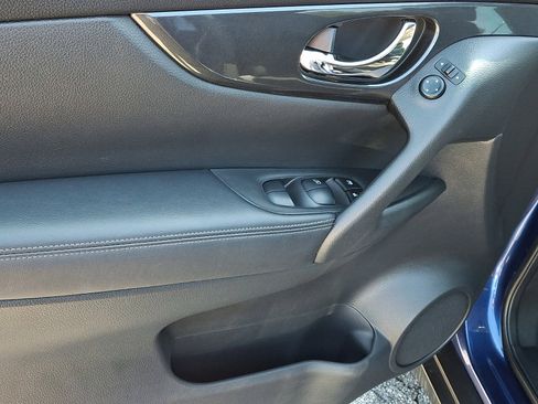 Used 2018 Nissan Rogue S image 12