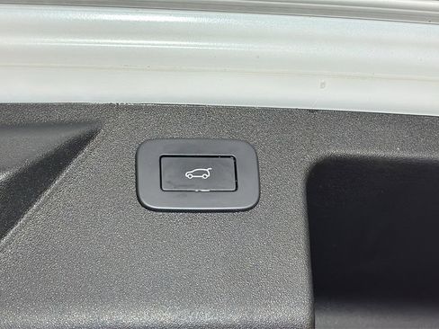 Used 2024 Land Rover Discovery Sport S image 16