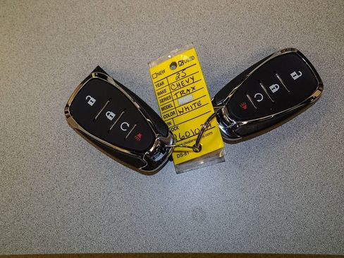 Certified 2025 Chevrolet Trax RS w/ Sunroof Package image 41