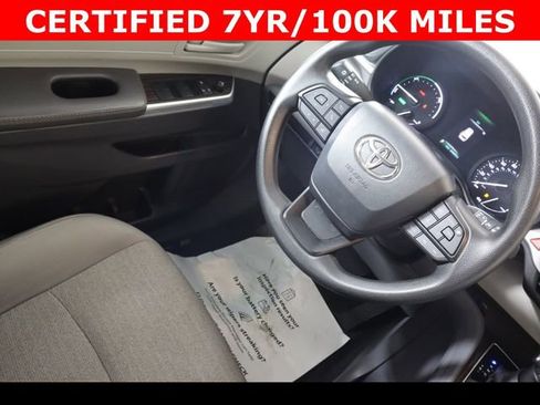 Used 2024 Toyota Sienna LE image 17