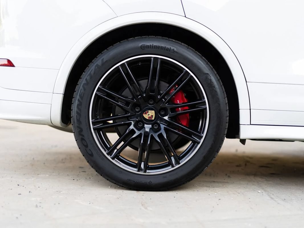 Used 2016 Porsche Cayenne GTS w/ Premium Package Plus AWD/4WD image 38