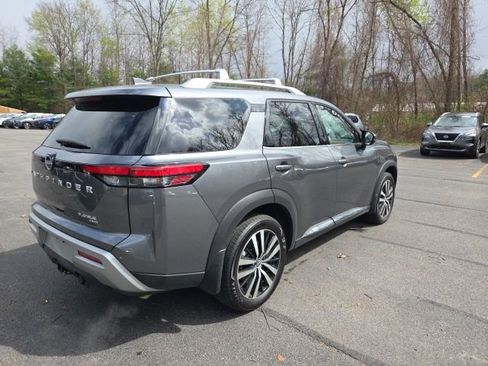 Certified 2025 Nissan Pathfinder Platinum w/ Cargo Package AWD/4WD image 7