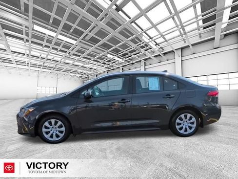 Used 2025 Toyota Corolla LE FWD image 7
