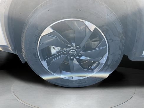 Used 2024 Nissan Rogue SV image 9