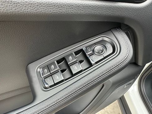 Used 2026 Porsche Macan AWD/4WD image 20