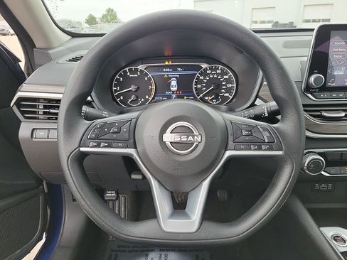 Used 2025 Nissan Altima 2.5 SV image 19