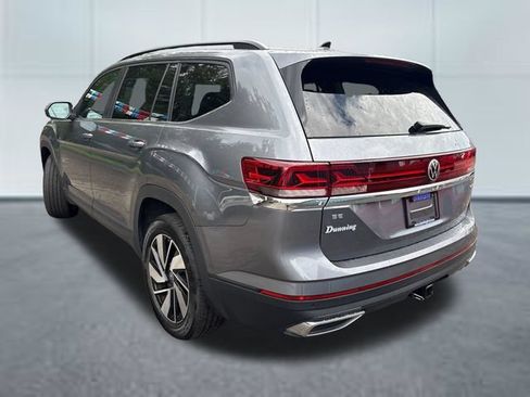 Used 2025 Volkswagen Atlas SE AWD/4WD image 2