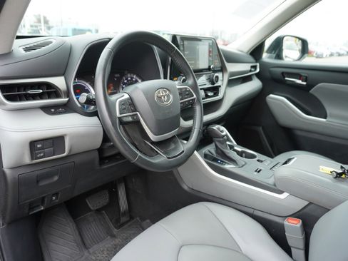 Used 2022 Toyota Highlander XLE image 22