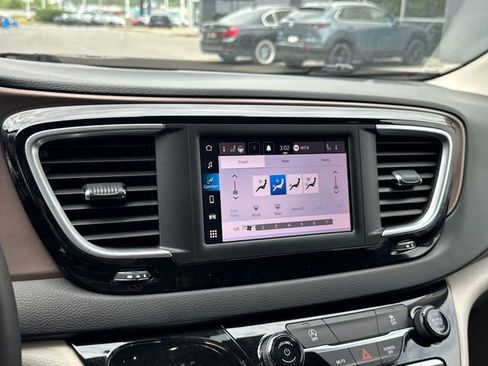 Used 2023 Chrysler Voyager LX FWD image 22