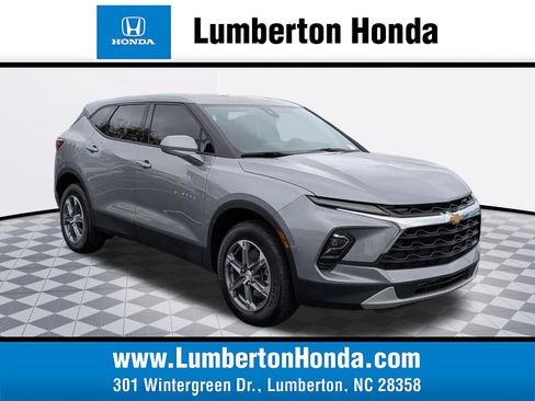 Used 2025 Chevrolet Blazer LT FWD image 1