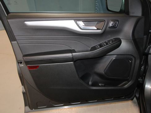 Used 2025 Ford Escape Platinum w/ Premium Technology Package image 5