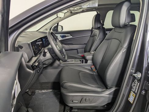 New 2026 Kia Sportage EX FWD image 12