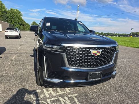 Used 2021 Cadillac Escalade Premium Luxury w/ Performance Package AWD/4WD image 2